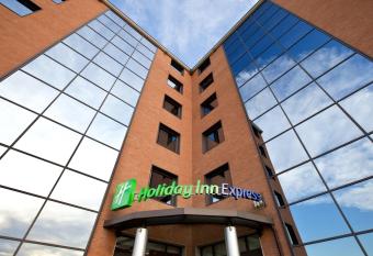 Holiday Inn Express Reggio Emilia, an IHG Hotel has Smoking rooms