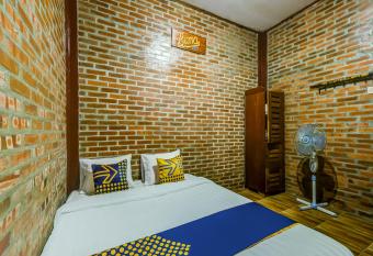 OYO Homes 90996 Desa Wisata Pulesari Syariah allows 18 year olds to book a room