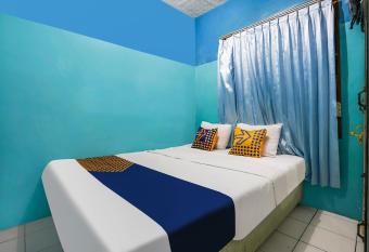OYO Homes 91009 Eco Tourism Desa Cibodas Areng 4 Syariah allows 18 year olds to book a room