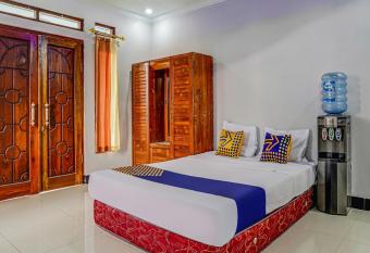 OYO Homes 91014 Eco Tourism Desa Cibodas Areng 2 Syariah allows 18 year olds to book a room