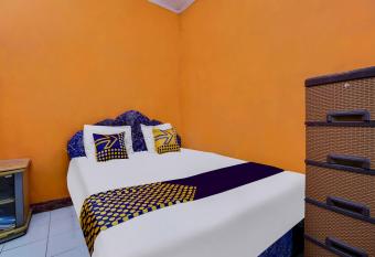 OYO Homes 91006 Eco Tourism Desa Cibodas Areng 5 Syariah allows 18 year olds to book a room