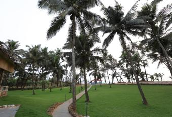 Varca Le Palms Beach Resort allows 18 year olds to book a room