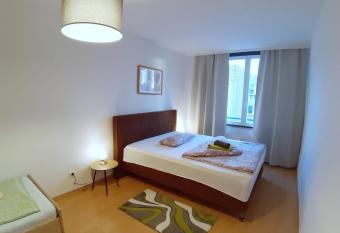 LEA-Apartment, 2 Raum, Balkon TG zentral am Park has Balcony rooms