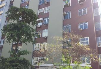 Edif  cio Tunel Copacabana allows 18 year olds to book a room