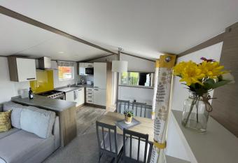 Meadow View has Balcony rooms