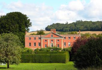 10 Castle St has Balcony rooms