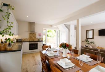   ORCHARD CROFT LODGE  , BRAND NEW HOME ,   Massive 1,367 Sq  Ft , Sleep s 7 on request , Split & Link  Super King  Size Beds, Free Wi-Fi, Sky TV & Sky Sports, 8 Minutes from West Wittering Beach, Quiet Location, DOG FRIENDLY, Private Parking for 8 Cars has Balcony rooms