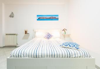 L Approdo Via Ancona has Balcony rooms