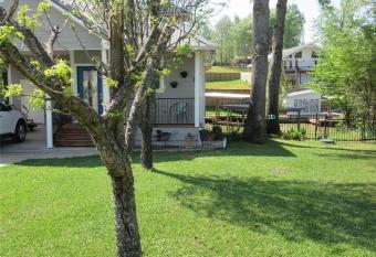 The Villa Cove has Balcony rooms