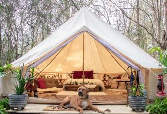 The couples retreat allows 18 year olds to book a room