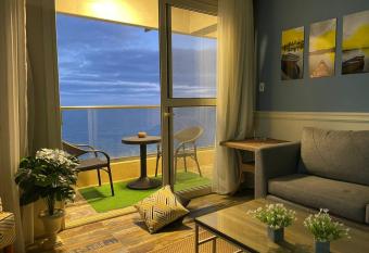 Alexander House has rooms with a private hot tub