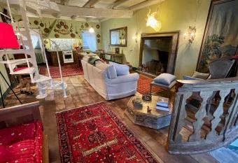 Flaminivs - luxury in Civita di Bagnoregio has rooms with a private hot tub