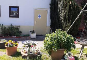 Apartment 3 n  he Barmestedt - Elmshorn allows 18 year olds to book a room