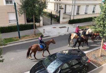 DISNEYLAND PARIS 1.4 Km - STUDIO Superior Apartment for 2 persons allows 18 year olds to book a room