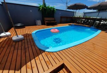 Apartamentos com Piscina a 5 minutos da Praia has Smoking/Balcony rooms