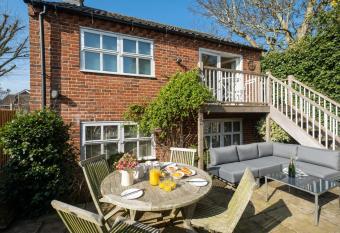 Drake House has Balcony rooms