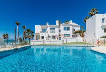 Rocas del Mar has Balcony rooms