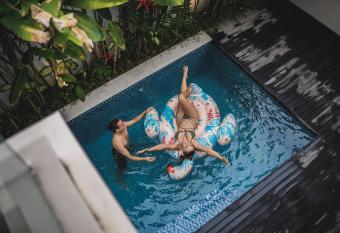 Eight Palms Villa Seminyak by Ini Vie Hospitality has rooms with a private hot tub