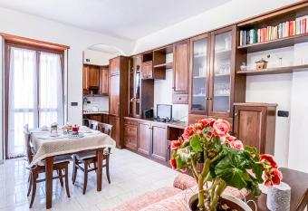 MYHOUSE INN TOGLIATTI - Affitti Brevi Italia has Balcony rooms