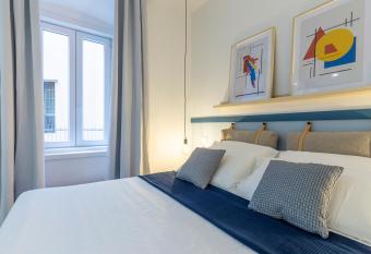 Cool and stylish city apartment - WiFi allows 18 year olds to book a room