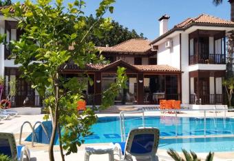 Palma Rosa Hotel allows 18 year olds to book a room