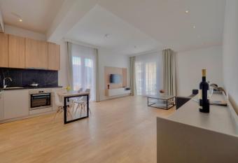 Horizon Two bedroom Apartment with sea view Jake has Balcony rooms