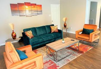 IDYLLIC LAKEVIEW HOME allows 18 year olds to book a room