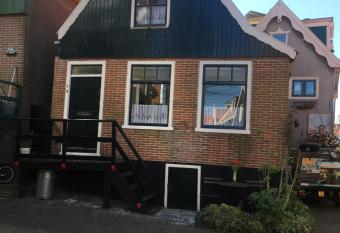 Family fisherman s house Volendam has Balcony rooms