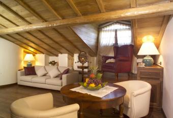 Locanda dello Spuntino has rooms with a private hot tub