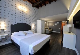 Maxxim Hotel has Balcony rooms