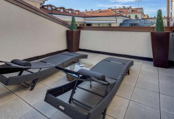 Best Western Plus Royal Superga Hotel has rooms with a private hot tub