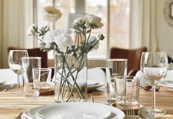 Bright and comfortable Reno Home close to Downtown allows 18 year olds to book a room