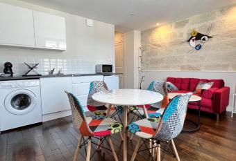 Lysbed - Le Pilori allows 18 year olds to book a room