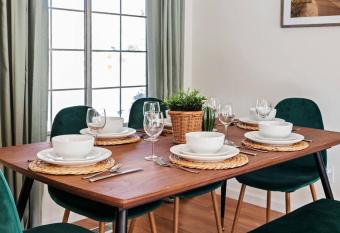 Delightful 4BR Home Nr Downtown Reno w Fireplace allows 18 year olds to book a room