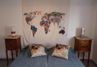 le bosquet fruit   en Provence Occitane has Balcony rooms