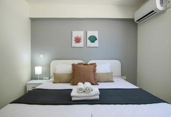 Phaedrus Living City View Fountain Court 08 allows 18 year olds to book a room