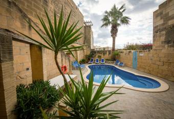 4 Bedroom Farmhouse with Private Pool in Gozo has Balcony rooms