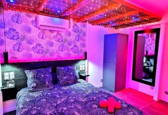 Aux Bulles allows 18 year olds to book a room