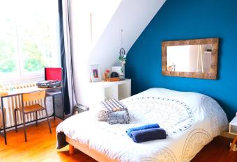 nouveau sur BREST, chambre cosy dans maison arty proche Arena allows 18 year olds to book a room