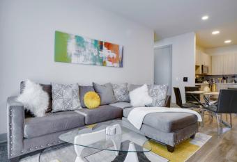 COZY & LUXE 1bed MINS TO DOWNTOWN allows 18 year olds to book a room