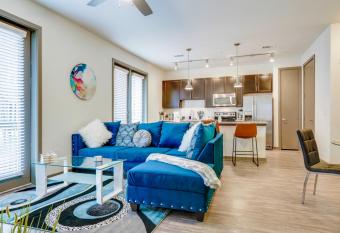 TERRIFIC LOCATION 1BED, Cozy, LUXE & Spacious. has Balcony rooms