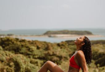 MARINX POOLVILLA NAKANDAKARI has rooms with a private hot tub