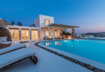 Luxury Ocean View Villa Mykonos Centre allows 18 year olds to book a room