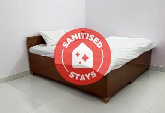 OYO Flagship Hotel Rose Valley allows 18 year olds to book a room