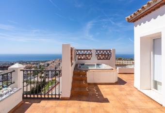 Penthouse with jacuzzi has Balcony rooms