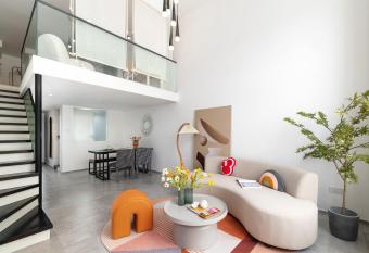 Locals Apartment House 00 allows 18 year olds to book a room