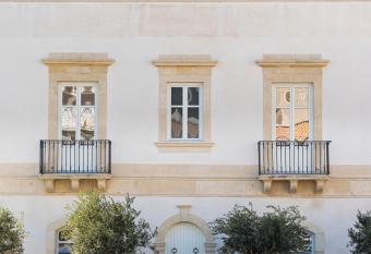 Byssus Suites has Balcony rooms