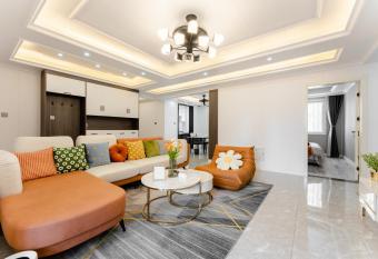 Locals Apartment Inn 12 allows 18 year olds to book a room