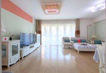 Locals Apartment Inn 14 allows 18 year olds to book a room