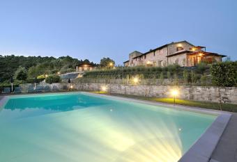 Tenuta di Forte Sorgnano has Balcony rooms